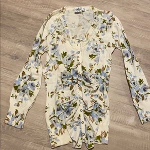 Feminine cardigan in excellent condition